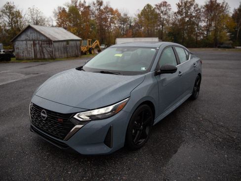 Used 2024 Nissan Sentra SR w/ SR Premium Package image 8