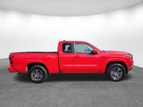 Used 2025 Nissan Frontier SV image 4