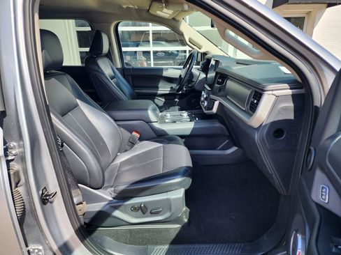 Used 2024 Ford Expedition Max XLT image 10