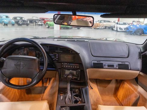 Used 1994 Chevrolet Corvette Coupe RWD image 11