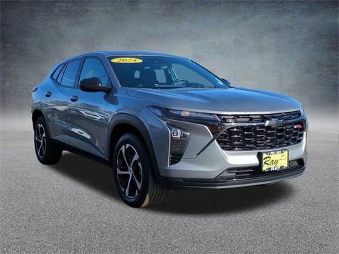 Used 2024 Chevrolet Trax RS w/ Driver Confidence Package image 3