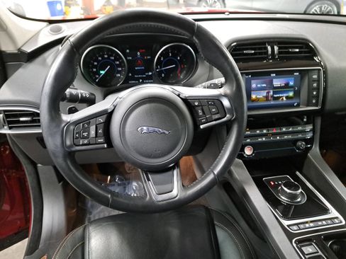 Used 2018 Jaguar F-PACE Prestige image 17