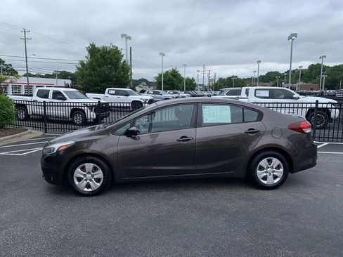 Used 2017 Kia Forte LX FWD image 5