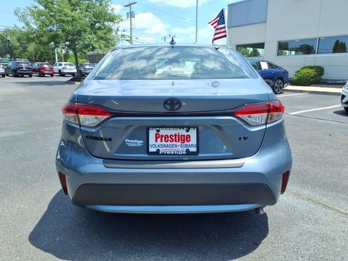 Used 2021 Toyota Corolla LE w/ Carpet Mat Package (TMS) FWD image 3