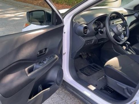 Used 2025 Nissan Kicks Play S FWD image 4