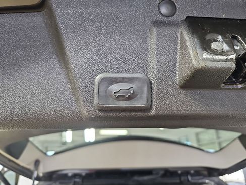 Used 2014 Chevrolet Traverse LTZ image 18