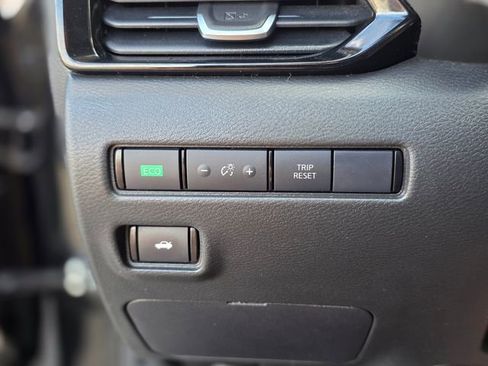 Used 2024 Nissan Sentra SV FWD image 34
