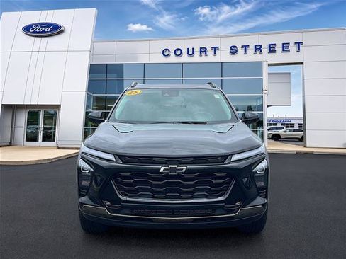Used 2025 Chevrolet Trax ACTIV w/ Driver Confidence Package FWD image 2