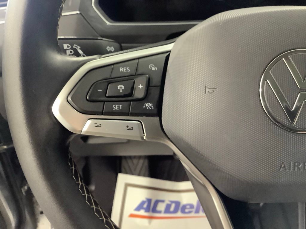 Used 2023 Volkswagen Tiguan SE w/ Panoramic Sunroof Package FWD image 16