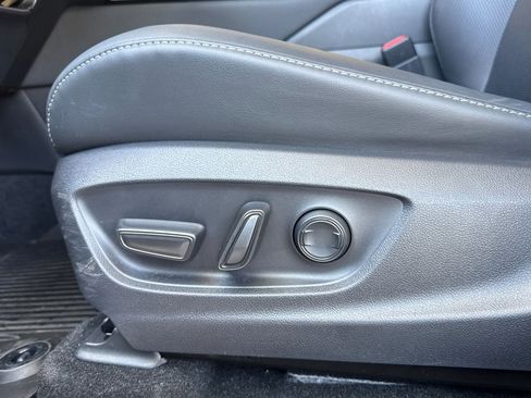 Used 2025 Toyota Crown XLE w/ Carpet Mat Package (TMS) image 12