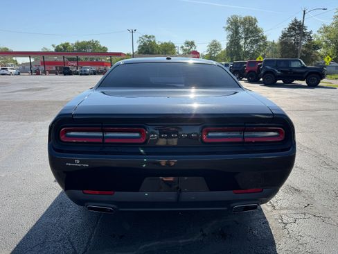 Used 2015 Dodge Challenger SXT RWD image 6