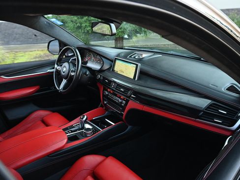 Used 2015 BMW X6 M image 12
