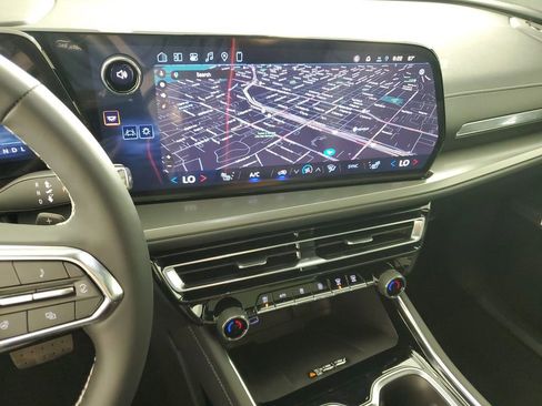 New 2026 Chevrolet Traverse LT w/ Sun and Wheel Package image 18