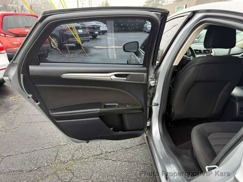 Used 2020 Ford Fusion SE image 10