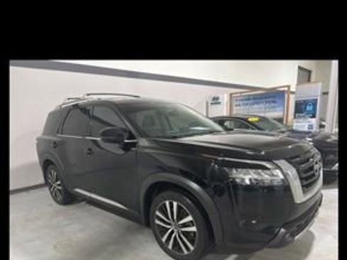 Used 2023 Nissan Pathfinder Platinum w/ Cargo Package image 14