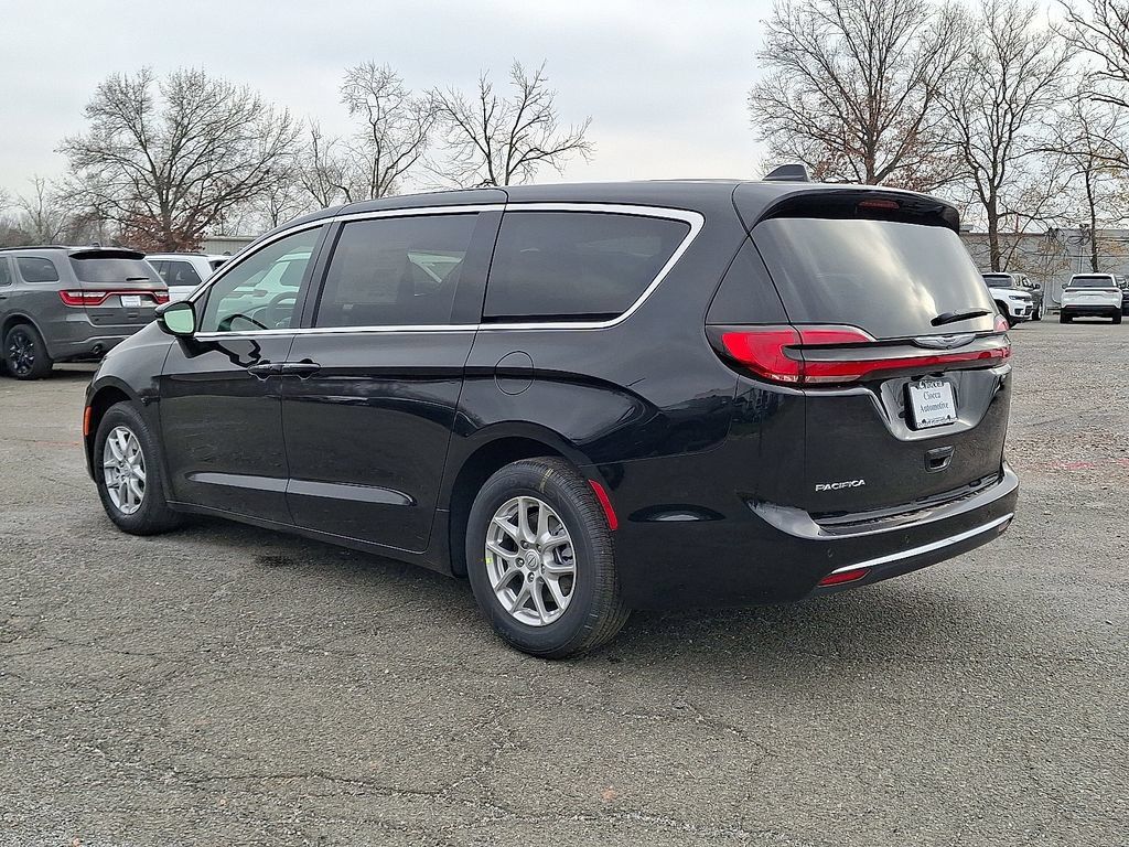 New 2026 Chrysler Pacifica Select FWD image 32