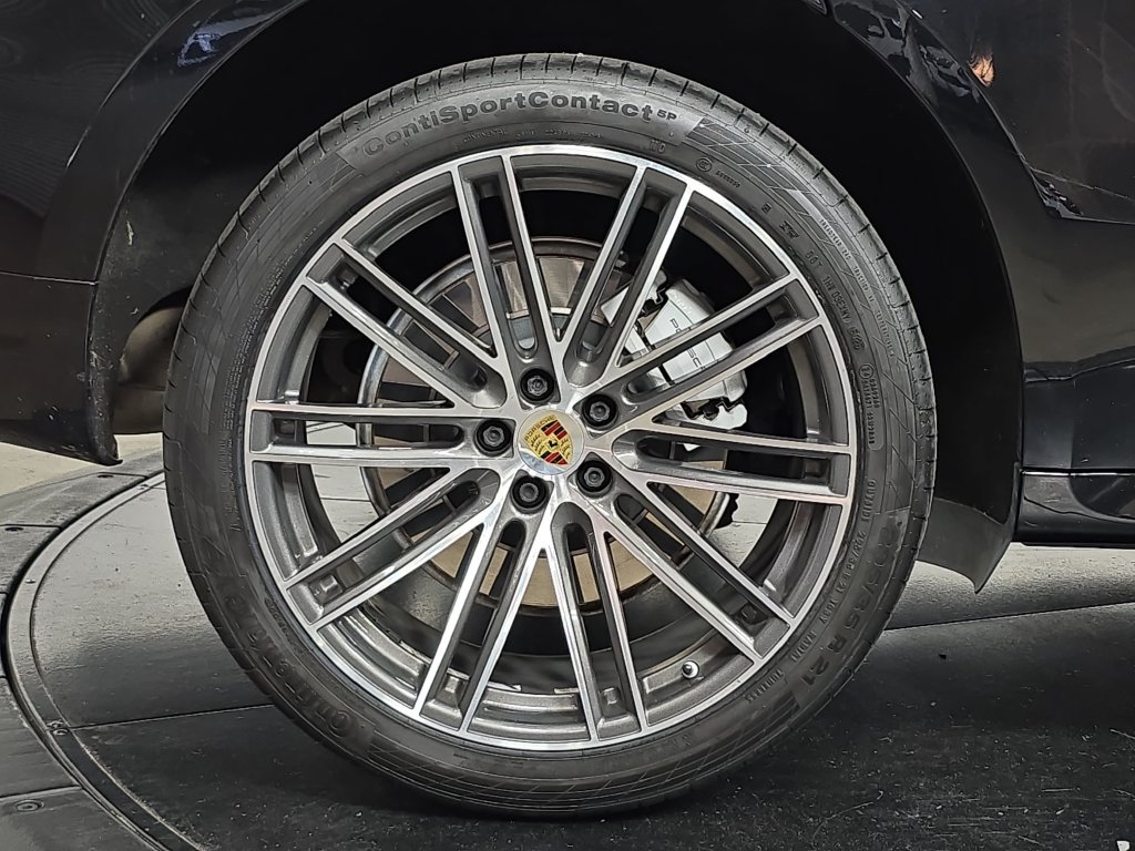 Used 2021 Porsche Macan Turbo AWD/4WD image 29