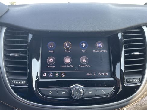 Used 2019 Chevrolet Trax LT w/ LT Convenience Package FWD image 12