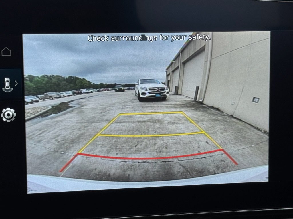 New 2025 Hyundai Elantra SEL FWD image 5