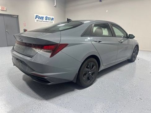 Used 2022 Hyundai Elantra SEL w/ Cargo Package FWD image 5