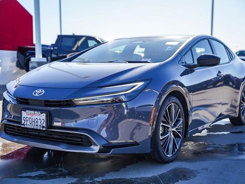 Certified 2024 Toyota Prius XLE image 3