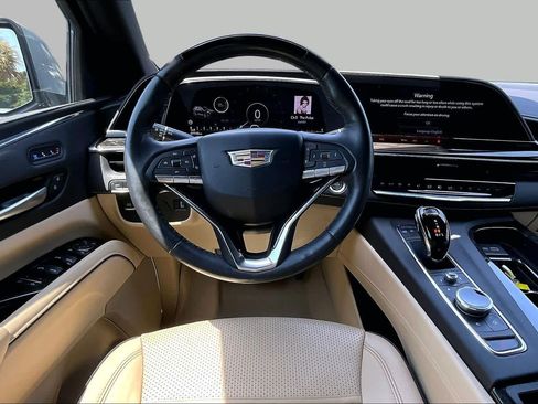 Used 2024 Cadillac Escalade Premium Luxury AWD/4WD image 6