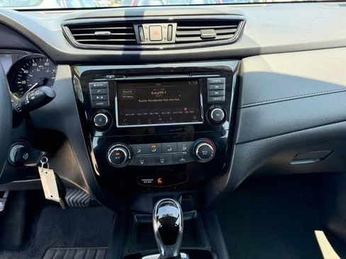 Used 2018 Nissan Rogue S AWD/4WD image 21