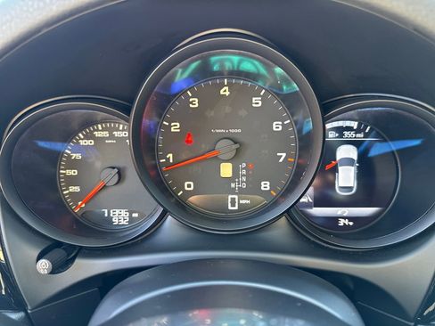 Used 2018 Porsche Macan image 21