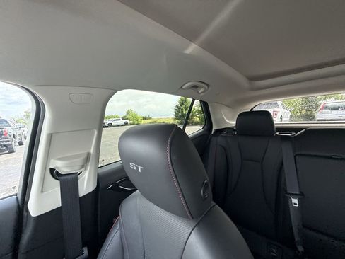 Used 2023 Buick Envision Essence w/ Sport Touring Package AWD/4WD image 10