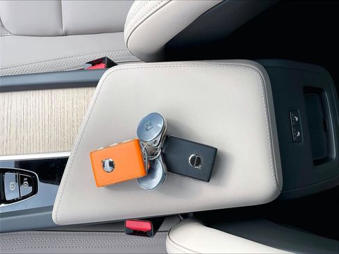 New 2026 Volvo XC60 B5 Plus w/ Protection Package Premier image 34