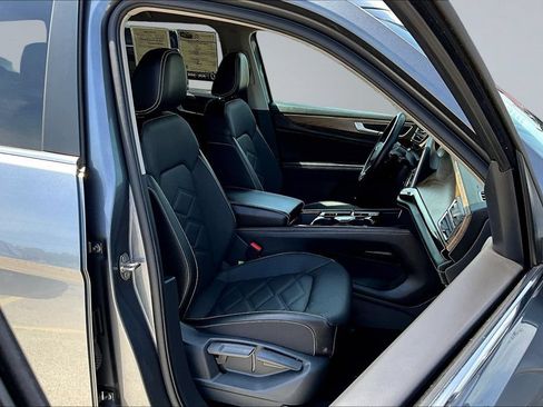 Used 2024 Volkswagen Atlas SE FWD image 31