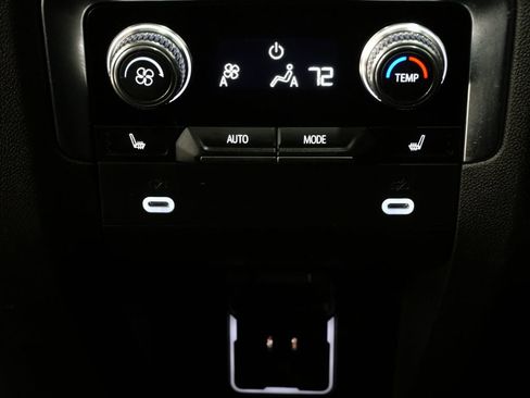 Used 2021 GMC Yukon AT4 w/ Technology Package image 26