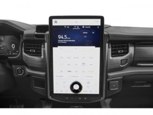 Used 2024 Ford Expedition Platinum image 11