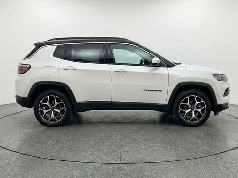 Used 2025 Jeep Compass Limited image 11