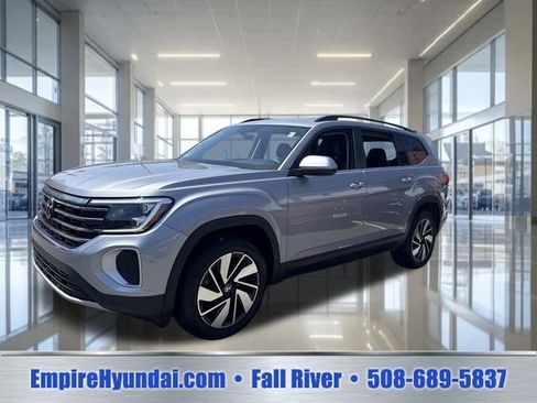Used 2024 Volkswagen Atlas SE AWD/4WD image 1