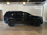 Used 2021 GMC Acadia AT4 w/ Technology Package image 5