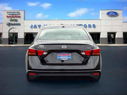 Used 2023 Nissan Altima 2.5 SV image 3