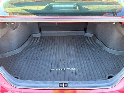 Used 2020 Toyota Camry XLE image 30