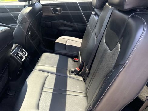 Used 2023 Kia Sorento S w/ Panoramic Sunroof Package AWD/4WD image 16