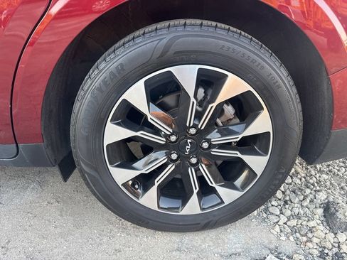 Used 2024 Kia Carnival EX FWD image 10