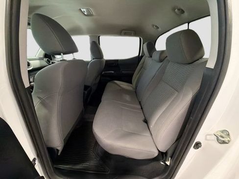 Used 2018 Toyota Tacoma SR5 AWD/4WD image 18
