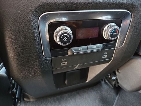 Used 2023 GMC Yukon SLE AWD/4WD image 16