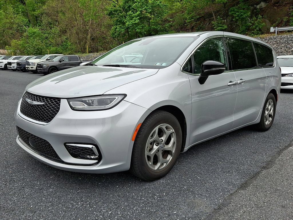 Used 2024 Chrysler Pacifica Limited FWD image 6