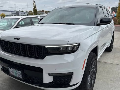 Used 2025 Jeep Grand Cherokee L Summit AWD/4WD image 9