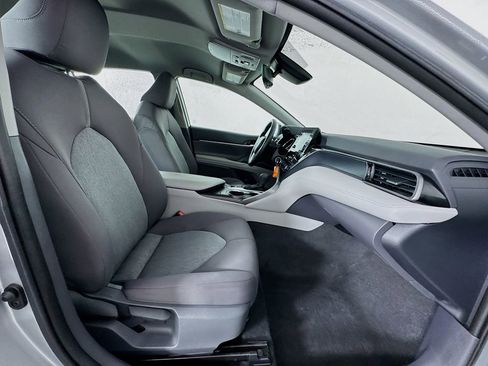 Used 2021 Toyota Camry LE image 28