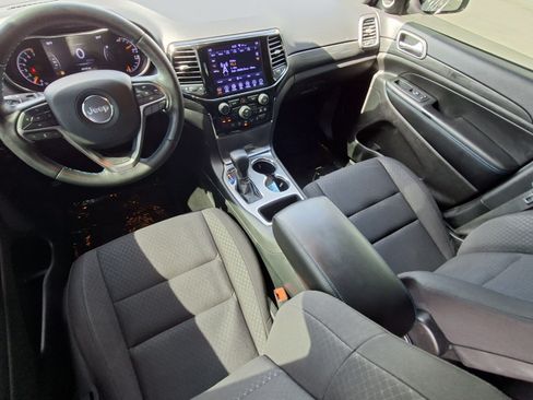 Used 2019 Jeep Grand Cherokee Laredo RWD image 19