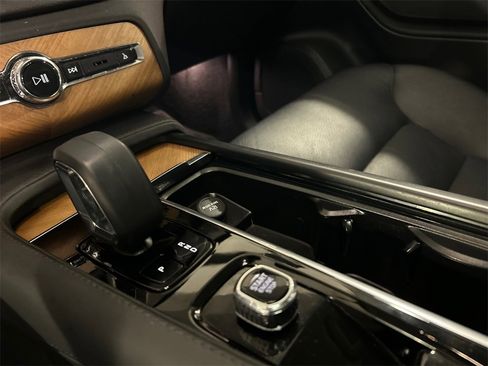 Certified 2023 Volvo XC90 B5 Plus w/ Protection Package Premier image 19