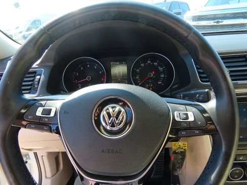 Used 2017 Volkswagen Passat 1.8T R-Line w/ R-Line Lighting Package image 27
