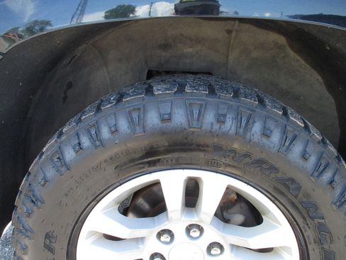 Used 2018 Chevrolet Suburban 4WD w/ Max Trailering Package image 15