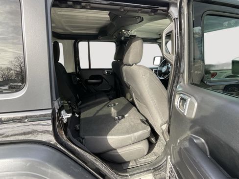 Used 2019 Jeep Wrangler Unlimited Sport S AWD/4WD image 28